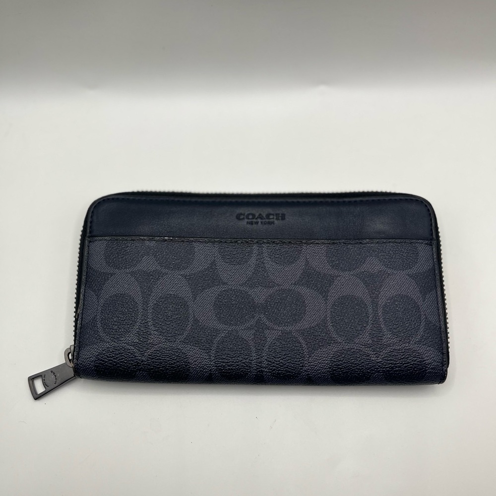 EUC Coach Signature Navy Zip Wallet